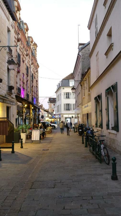 Studio Royal By Beds4Wanderlust - Place Du Marche Avec Parking Prive Fontainebleau Exterior foto